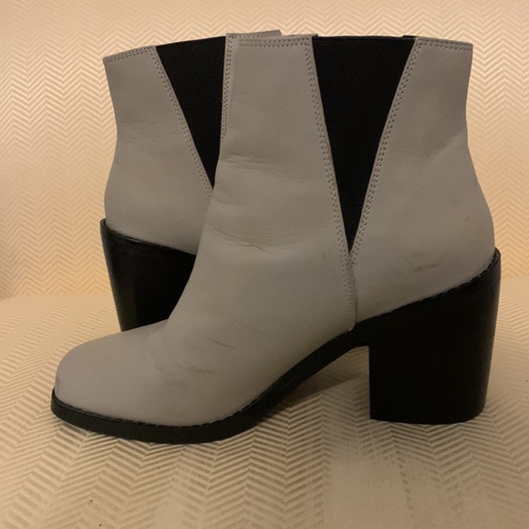 EUC Shelly’s ankle boots - Picture 3 of 10